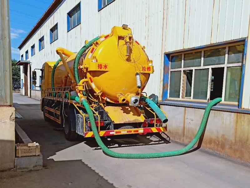 宁海路厂区化粪池清理